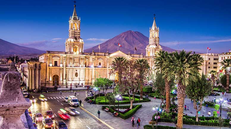 El Perú celebra aniversario de Arequipa con SKY