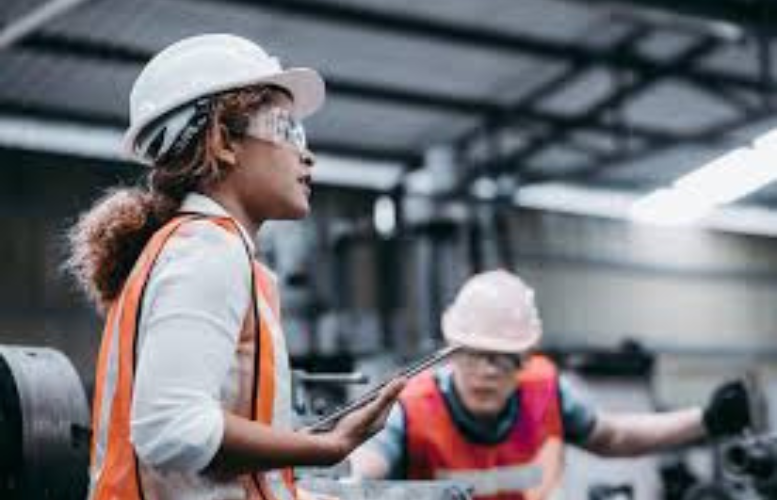 Mujeres representan solo el 30% de la fuerza laboral en tecnología en Perú