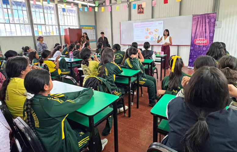 Ladysoft promueve la sororidad y salud menstrual en colegio de Santa Anita