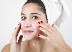 ¿Manchas en el rostro? Cómo mantener el tono uniforme de la piel con una rutina facial de tres pasos